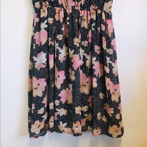 Pins & Needles Floral Polka Dot V-Neck Size Medium - Picture 3 of 12